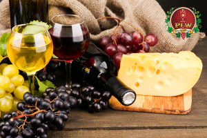 ruou-vang-va-pho-mai-su-ket-hop-hoan-hao-trong-bua-an